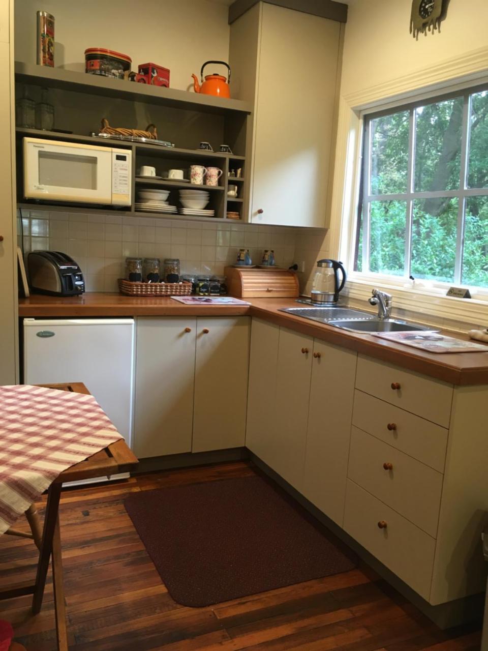 Stone'S Throw Cottage Bed And Breakfast Stadtteil Stadtteil Belgrave Exterior foto